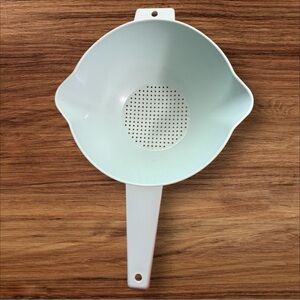 Vintage 1970s Tupperware #1523-6 Large 2 Qt. Mint Green Colander Strainer